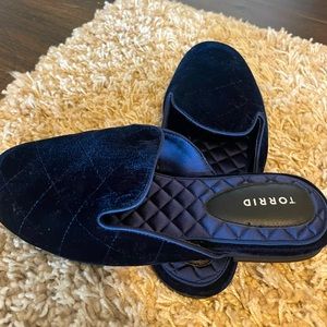 Velvet mule slides